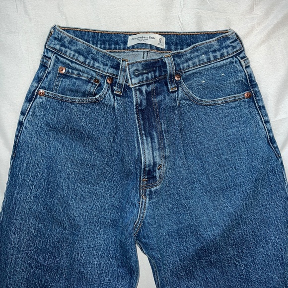Abercrombie & Fitch 80s High Rise Mom Jeans - Picture 3 of 5